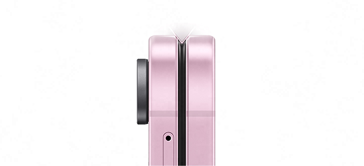 Close up of the edge of Galaxy Z Flip8 showing the widened inner bezel for easier opening. 